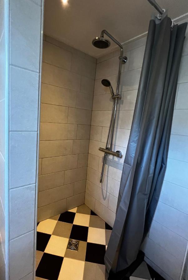 Littleneighbour Apartamento Pingjum Exterior foto